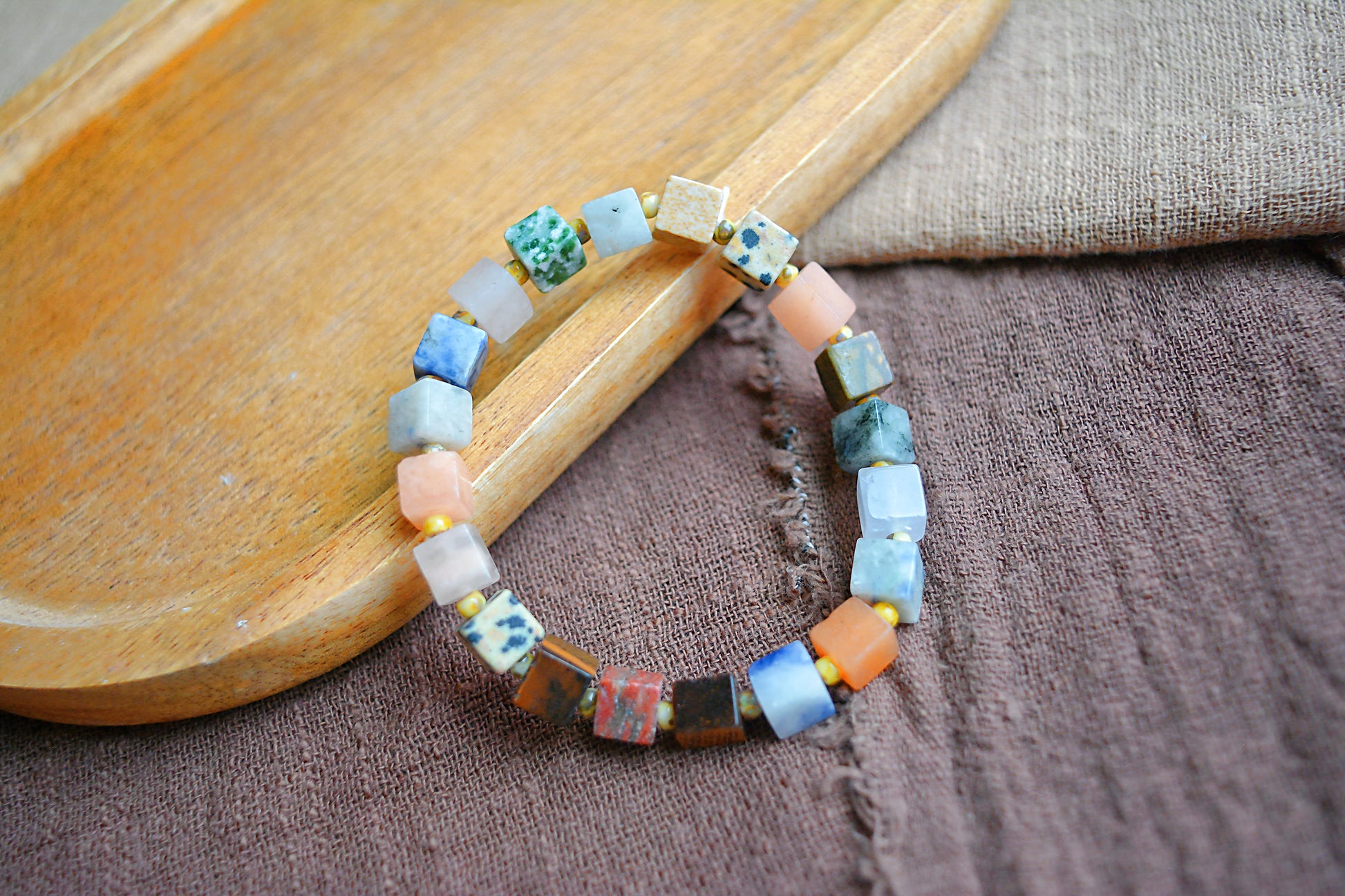 Radiance of Squares｜Crystal Agate Square Bead Bracelet