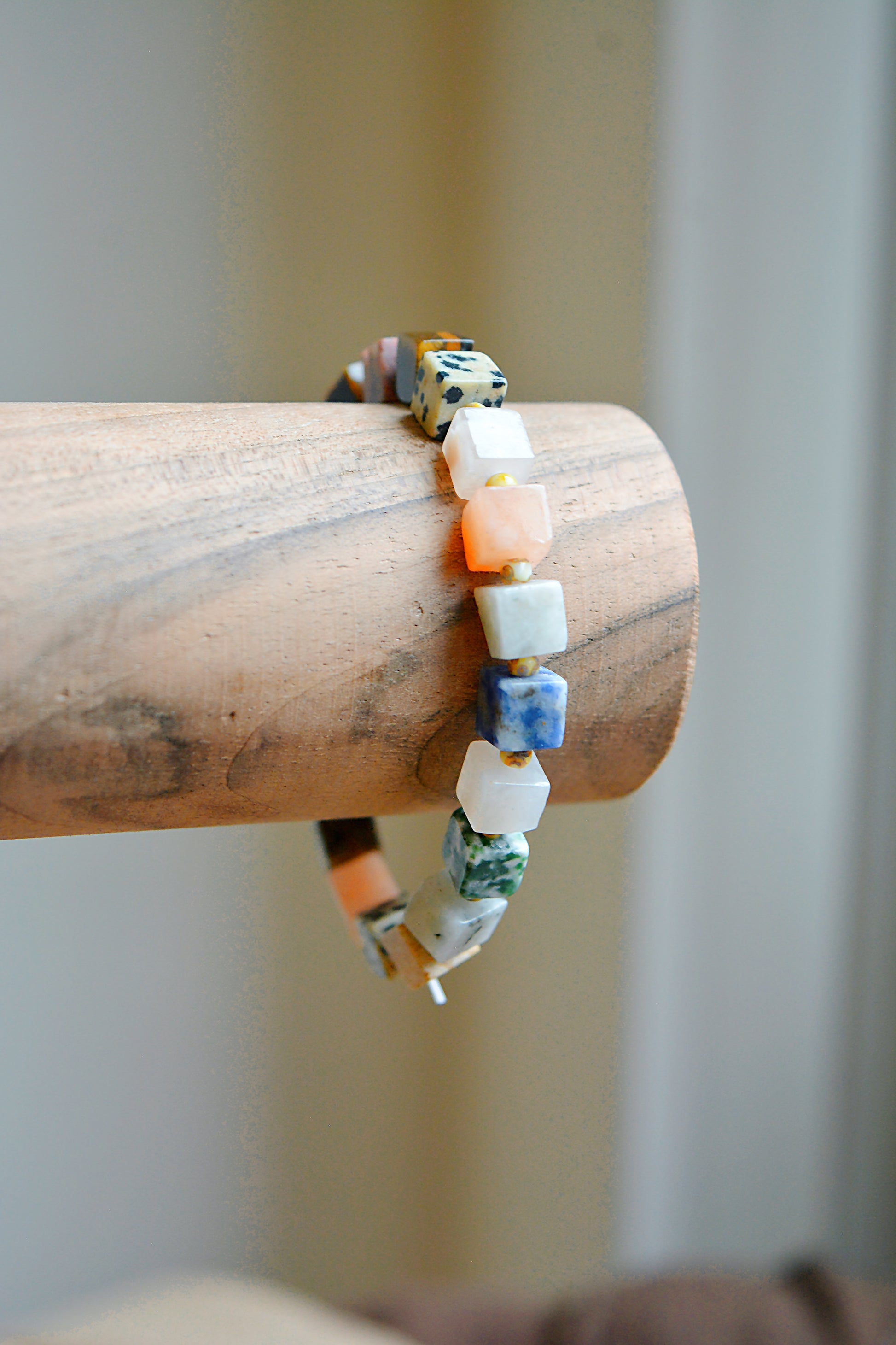 Radiance of Squares｜Crystal Agate Square Bead Bracelet