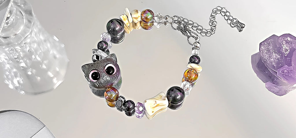 Nocturne Gaze | Cat Totem & Iridescent Bead Bracelet
