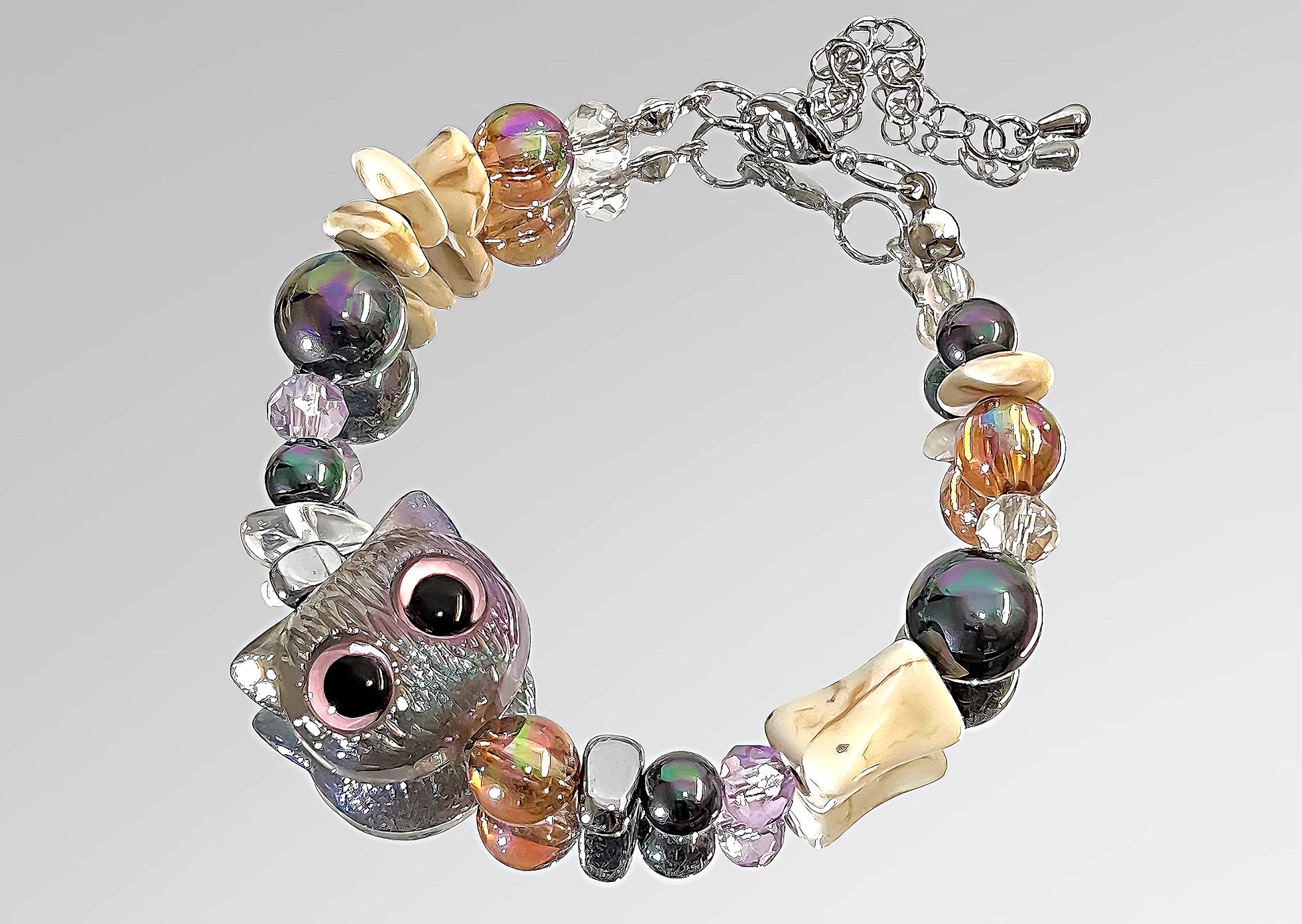 Nocturne Gaze | Cat Totem & Iridescent Bead Bracelet
